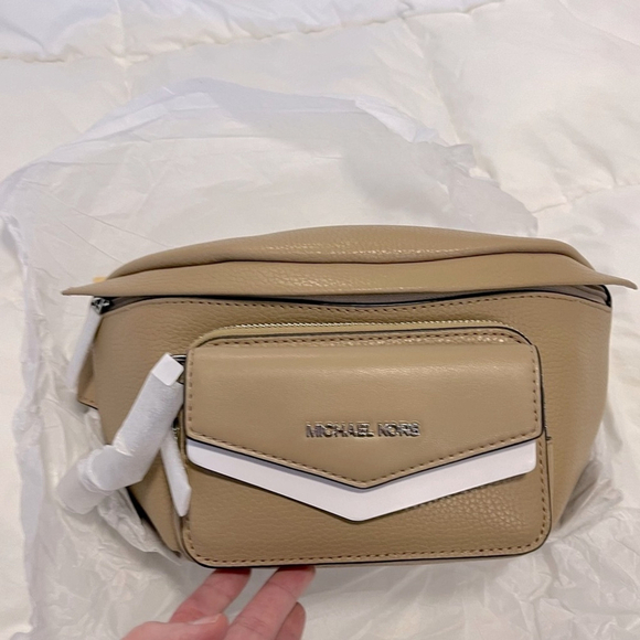 Michael Kors Maisie 2-in-1 Pebbled Leather Sling Pack Waist Bag Camel NWT - Picture 12 of 12